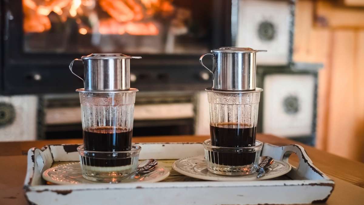 Tại sao không nên uống nước 2 cà phê